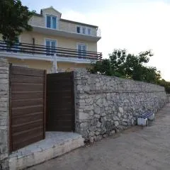 Apartments Kraj, Tratica Beach