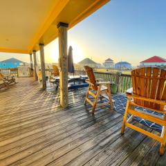 Laidback, Spacious Luxury with Hot Tub, Fully Stocked and Private Beach Access