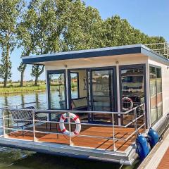 Gorgeous Ship In Nieuwpoort With House Sea View