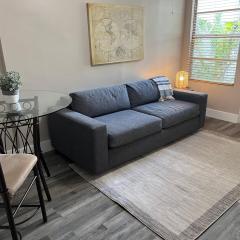 Fully Furnished Hollywood, min 1 month stay, cozy unit