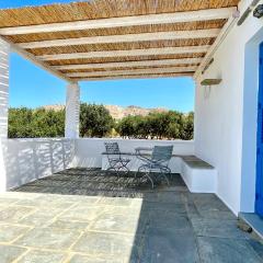 A Cycladic-architecture Beach House in Koumbara