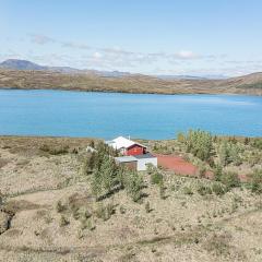 Beautiful lakehouse by the golden circle - fishing