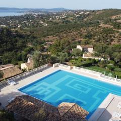 Les ISSAMBRES appart 6 pers grande terrasse superbe vue mer et golfe de saint Tropez, piscine
