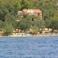 Beachfront House Nella with full privacy