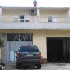 Apartments with parking space Makarska - 12336