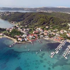 Apartments and rooms with a swimming pool Kampor, Rab - 12773