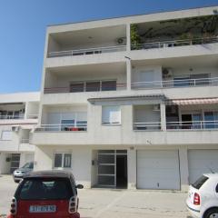 Apartments with a parking space Split - 13025