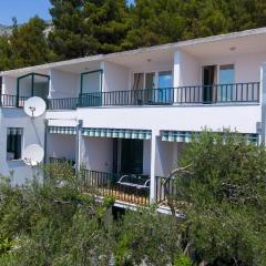 Apartments with parking space Brela, Makarska - 11687