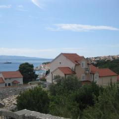 Apartments by the sea Bol, Brac - 13665