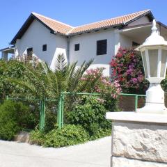 Apartments with a parking space Milna, Brac - 14961