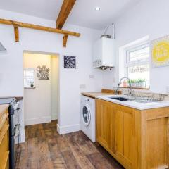 Charming 3 Bed Home in the Garden Quarter, Chester
