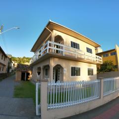 Casas na avenida da Praia da Ferrugem REF 55