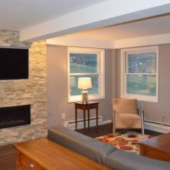 True Ski-in Ski-Out Luxury 3bd with huge views