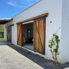 Casa em Itapoá. Moderna, ampla e linda à 200m da praia;