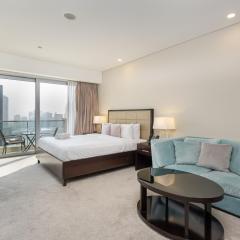 Spacious Studio in The Address Residences Dubai Marina by Deluxe Holiday Homes