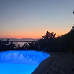 Villa panoramica tra suggestive notti stellate.