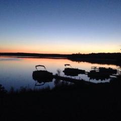 East Shore Resort - Rolling Stone Lakeside Cabins