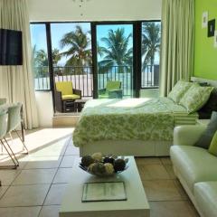 Miami Beach Suncoast Apartment I - Balcony Front Beach
