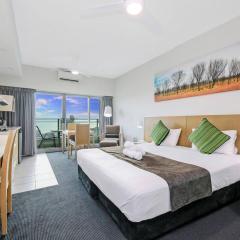 '18th in the Clouds' CBD Resort Living with Pool