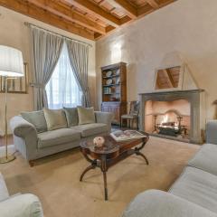 Pontormo apartment with fireplace in Oltrarno