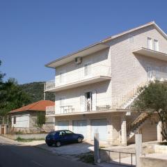 Apartments with a parking space Vinisce, Trogir - 2987