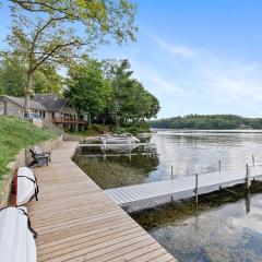 Lovely lakeside cottage w private dock, firepit, grill, bikes