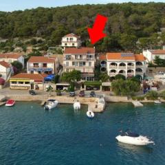 Apartments by the sea Tisno, Murter - 3224