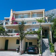 Apartments and rooms with parking space Brela, Makarska - 2717