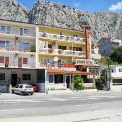 Apartments with WiFi Omis - 2757