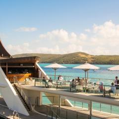 Yacht Club Villas on Hamilton Island by HIHA