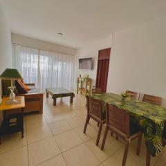 Amplio departamento al frente en zona Plaza Colón - SOLO FAMILIAS -