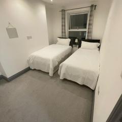 NKY CLASSIC BRIXTON APARTMENT Three
