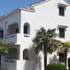 Apartments with parking spaces Sveti Anton, Krk - 5288
