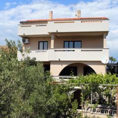 Rooms with a parking space Krk - 5360