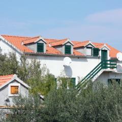 Apartments by the sea Mirca, Brac - 5655