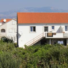 Apartments with a parking space Supetar, Brac - 5627