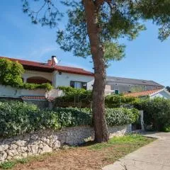 Apartments with parking spaces Molat - 6249