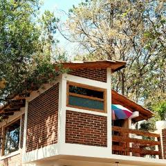 Cabaña para pareja en el bosque IA