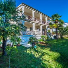 Apartments with parking space Porec - 6984