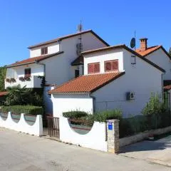 Apartments with parking spaces Valbandon, Fazana - 7200