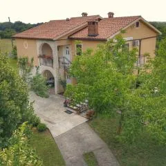 Apartments with a parking space Sumber, Central Istria - Sredisnja Istra - 7175
