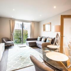 Urban Living's - The Wren Beautiful City Centre Apartment with Parking