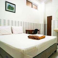 Hoki Homestay Mitra RedDoorz near Rumah Sakit Dr Soetomo Surabaya