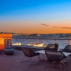 Exclusive apartment, sea view to Oslo fjord, located on water in Oslo center