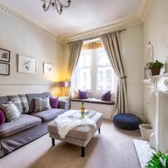 JOIVY Lovely 1 bed flat in Old town, right on the Royal Mile