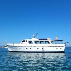 Don Maximo Yacht Hotel