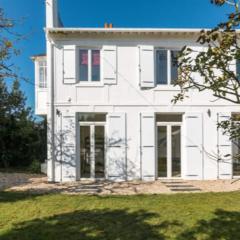 Très jolie Villa Bianca, maison avec jardin privé à Deauville