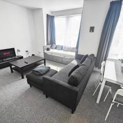 Lovely 3 bedroom serviced apartment in Leytonstone
