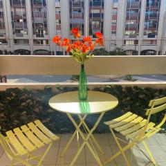 Nice Port , 2BR, 6 Guests, Walk to Beach and Old Town