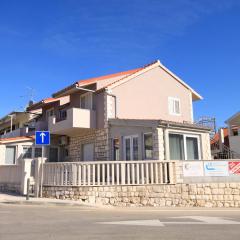 Apartments with a parking space Hvar - 8810